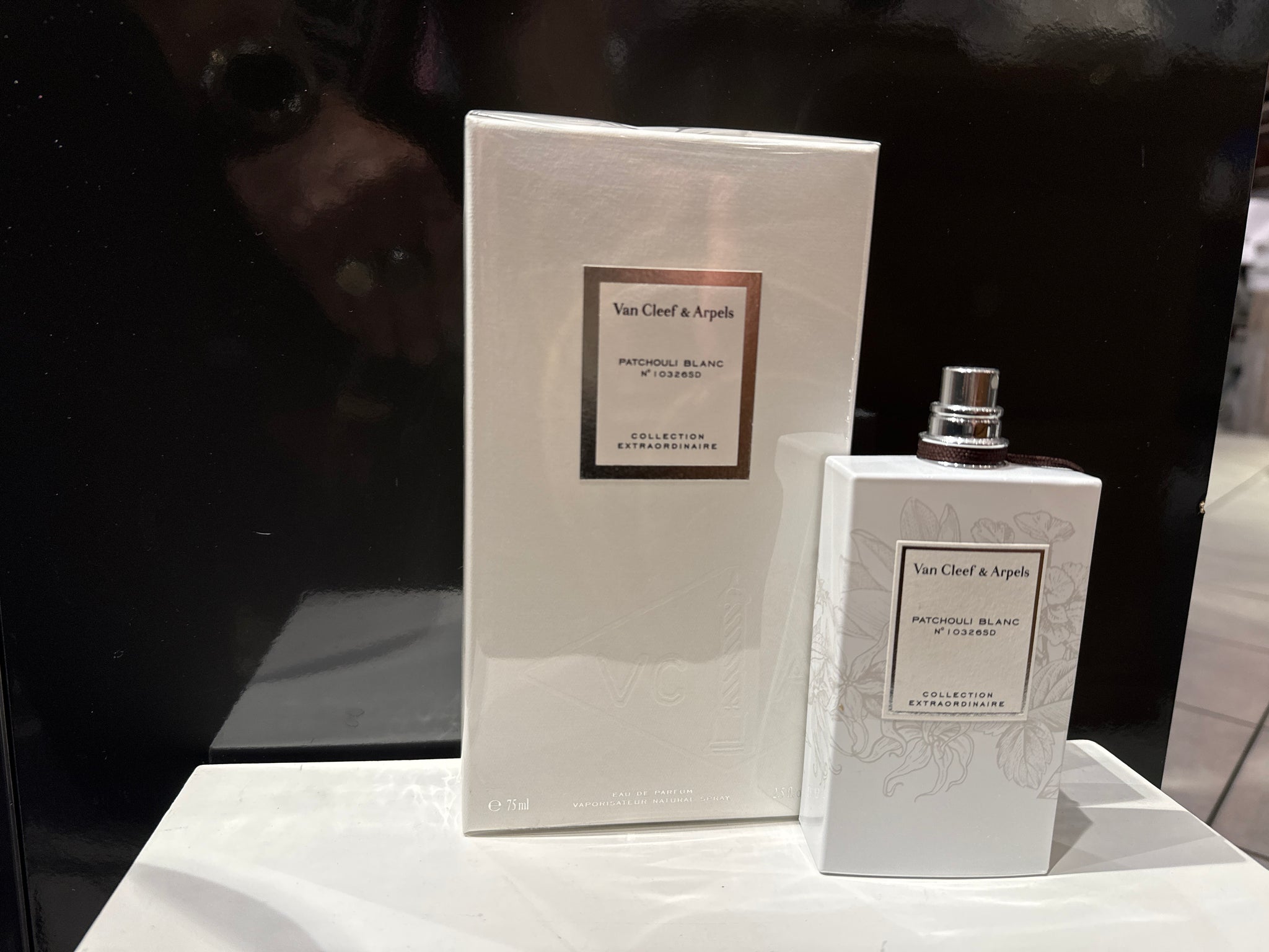 Van Cleef & Arpels Patchouli Blanc. Collection extraordinaire